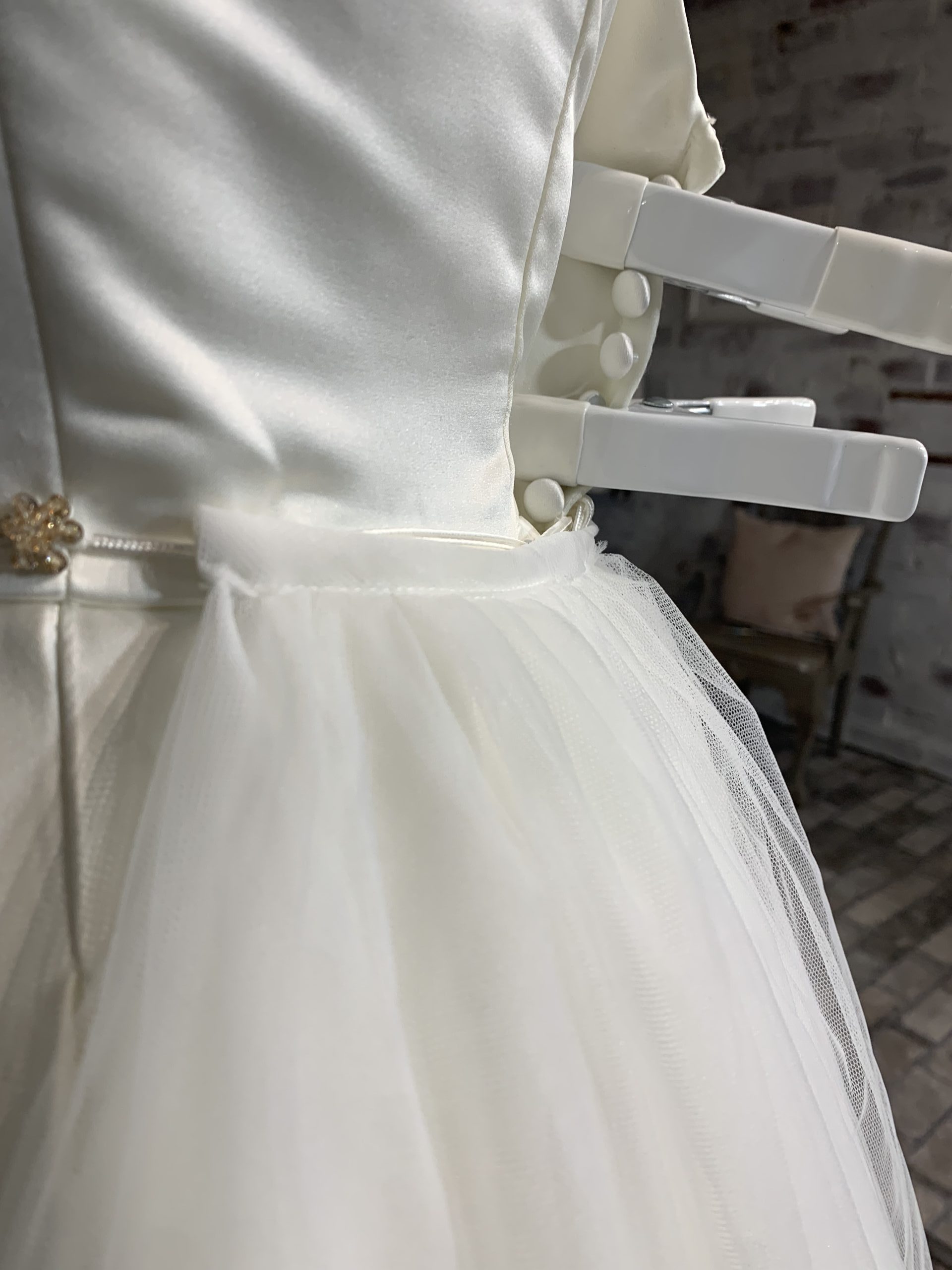 SK1021 - DETACHABLE SKIRT FOR BACK OF GOWN - Image 4